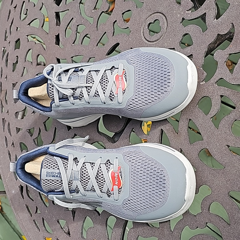 Brand New Men's Sketchers Arch Support Sneakers, Size 12, Comfortable
